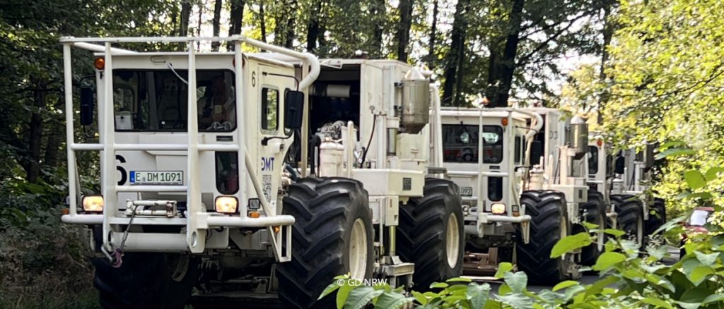 Vibro Trucks während der Pilotseismik.